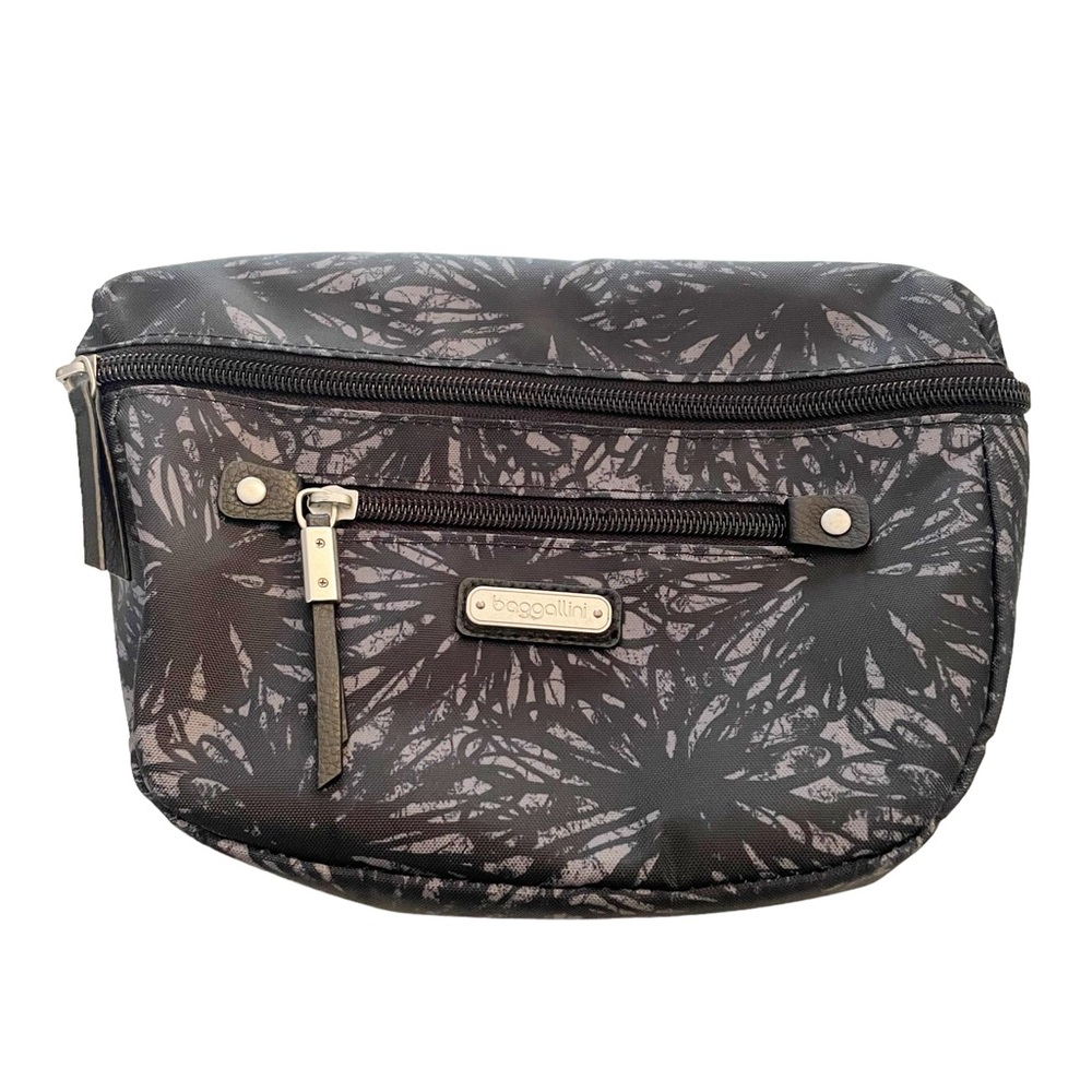 Baggallini Flap 2 It East West Onyx Floral Crossbodyโ Bag Zip One Buckle Strap